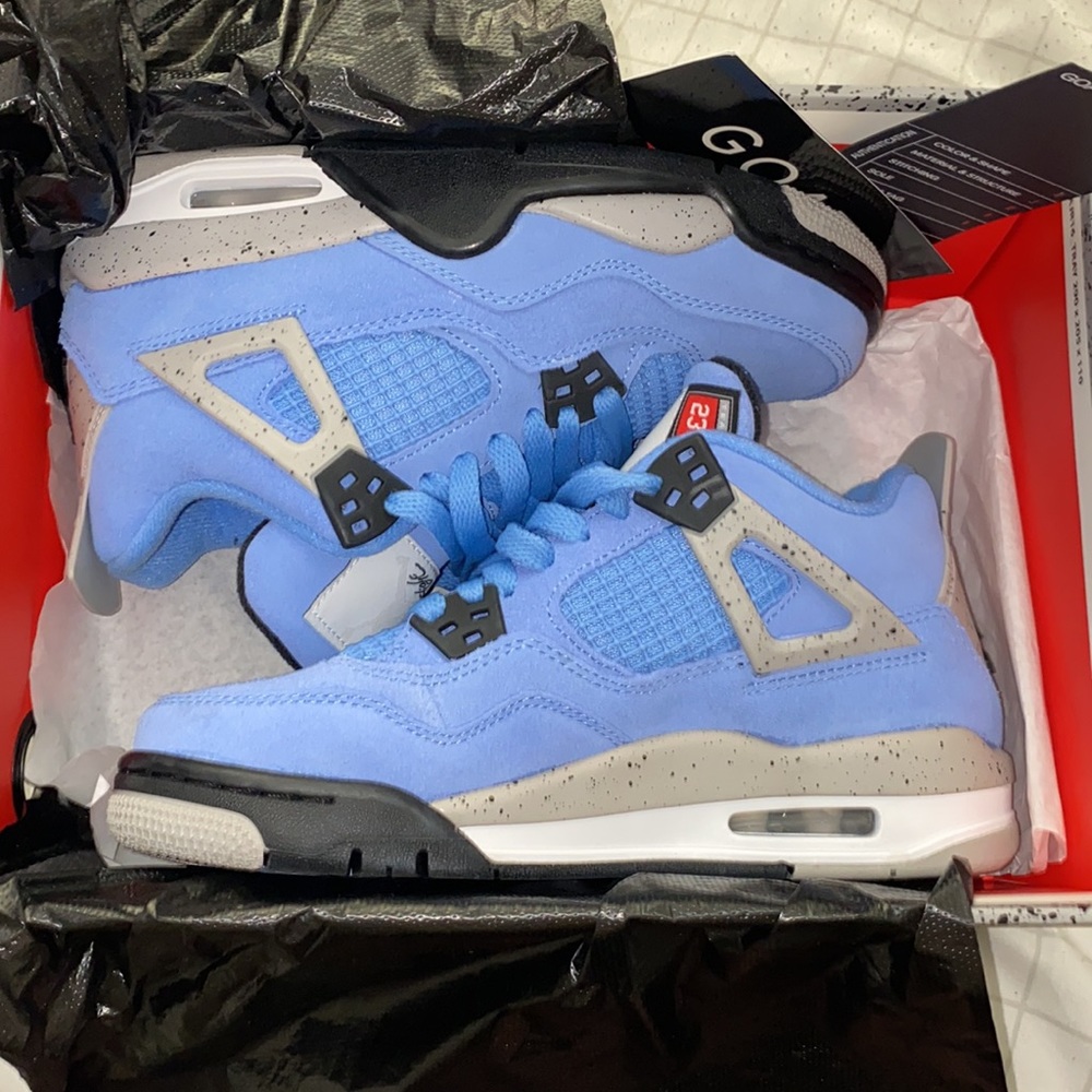 Jordan University Blue 4s Size 4Y women’s 5.5 worn once